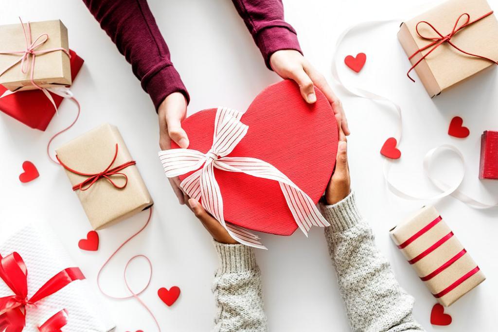10 Great Gifts To Get Your Girlfriend For Valentine’s Day - 9TeeShirt